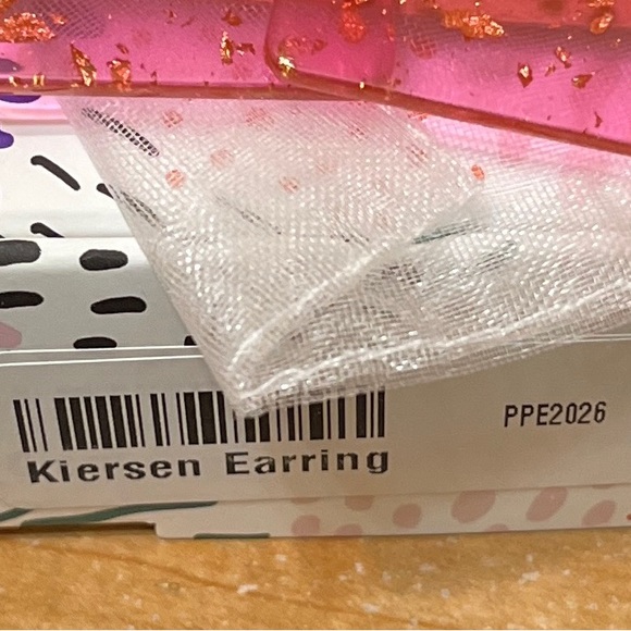 Plunder Kiersen pink Acrylic Earrings - Picture 5 of 5